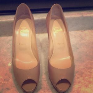 Christian Louboutin  Nude Pump 40